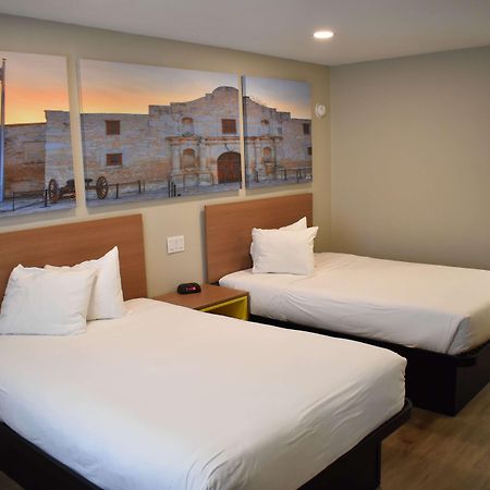 Days Inn By Wyndham San Antonio Alamo/Riverwalk Екстериор снимка