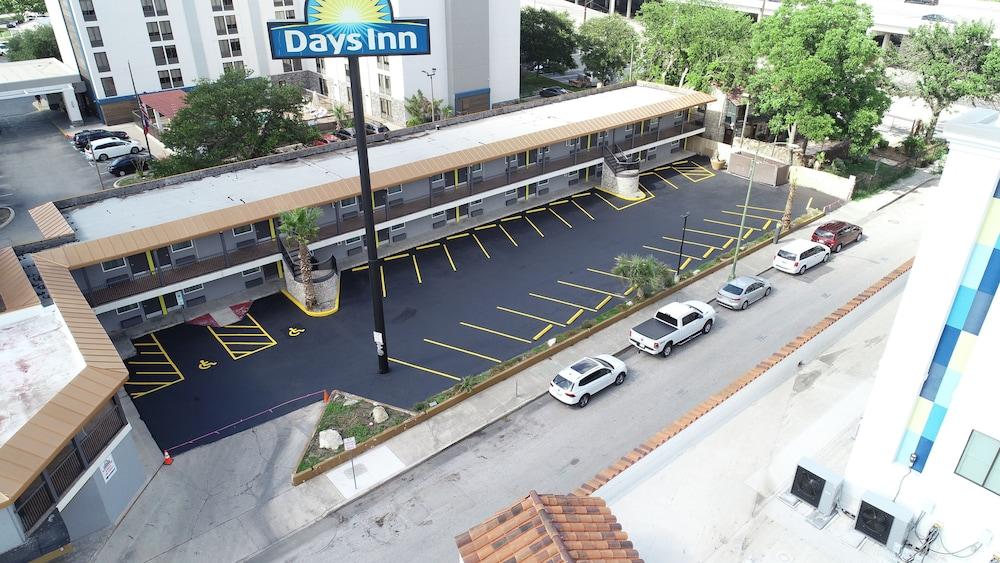 Days Inn By Wyndham San Antonio Alamo/Riverwalk Екстериор снимка